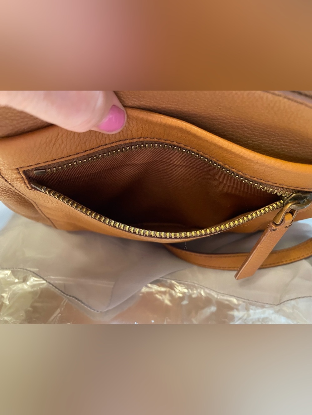Fossil Cowhide Pebble Leather Shoulder HandBag in Tan Brown with front zipper - Picture 13 of 16